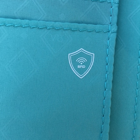 Vera Bradley Wristlet Crossbody Wallet Go Fish - Picture 6 of 7